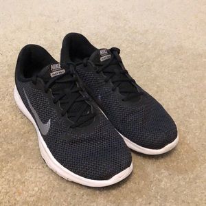 Very Lightly Worn Black Nike’s